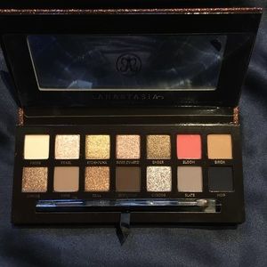 ABH Sultry eyeshadow palette